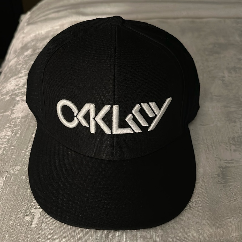 New Oakley SnapBack Hat